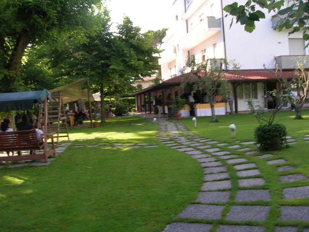 Hotel La Bussola Marina di Massa Ngoại thất bức ảnh