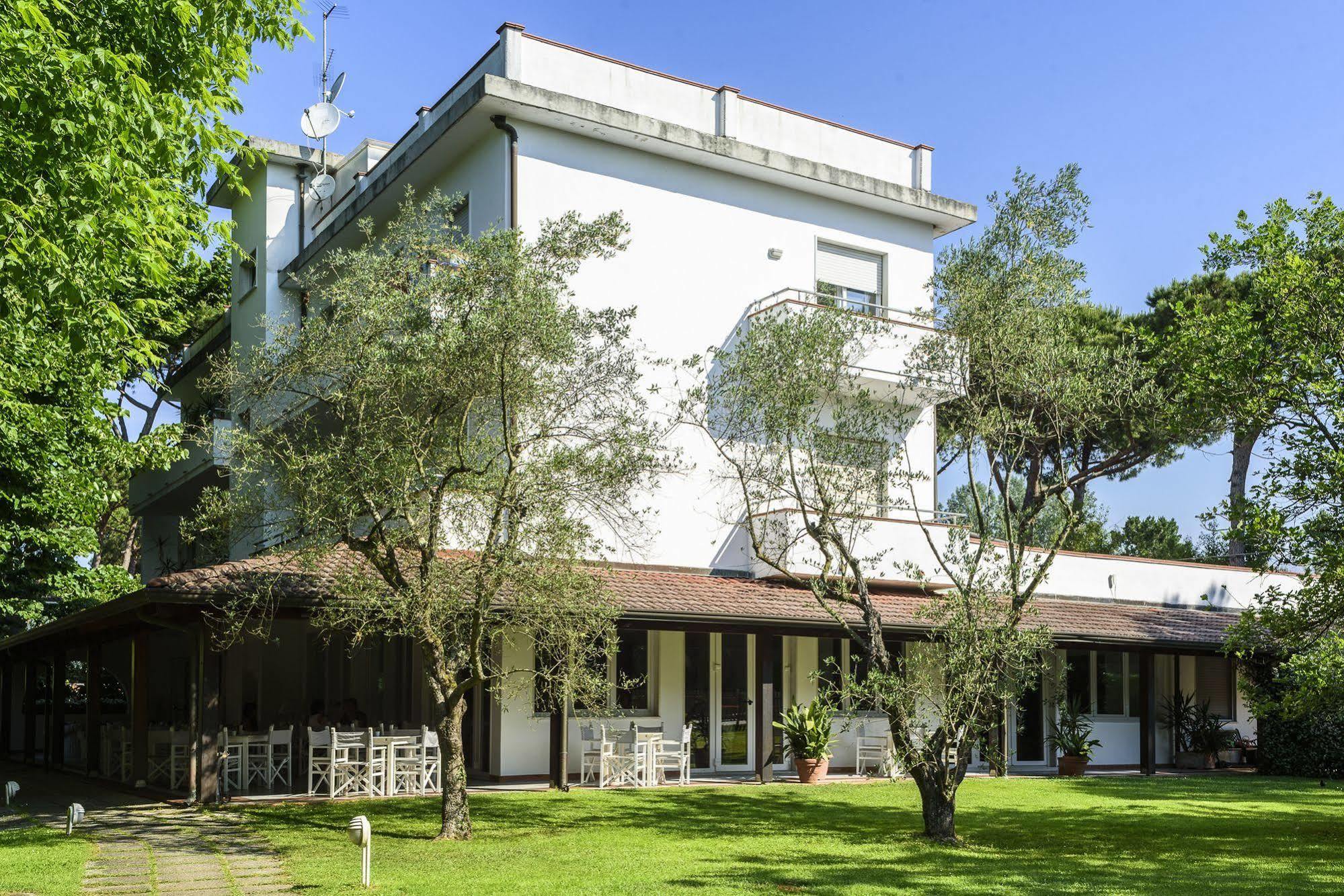 Hotel La Bussola Marina di Massa Ngoại thất bức ảnh