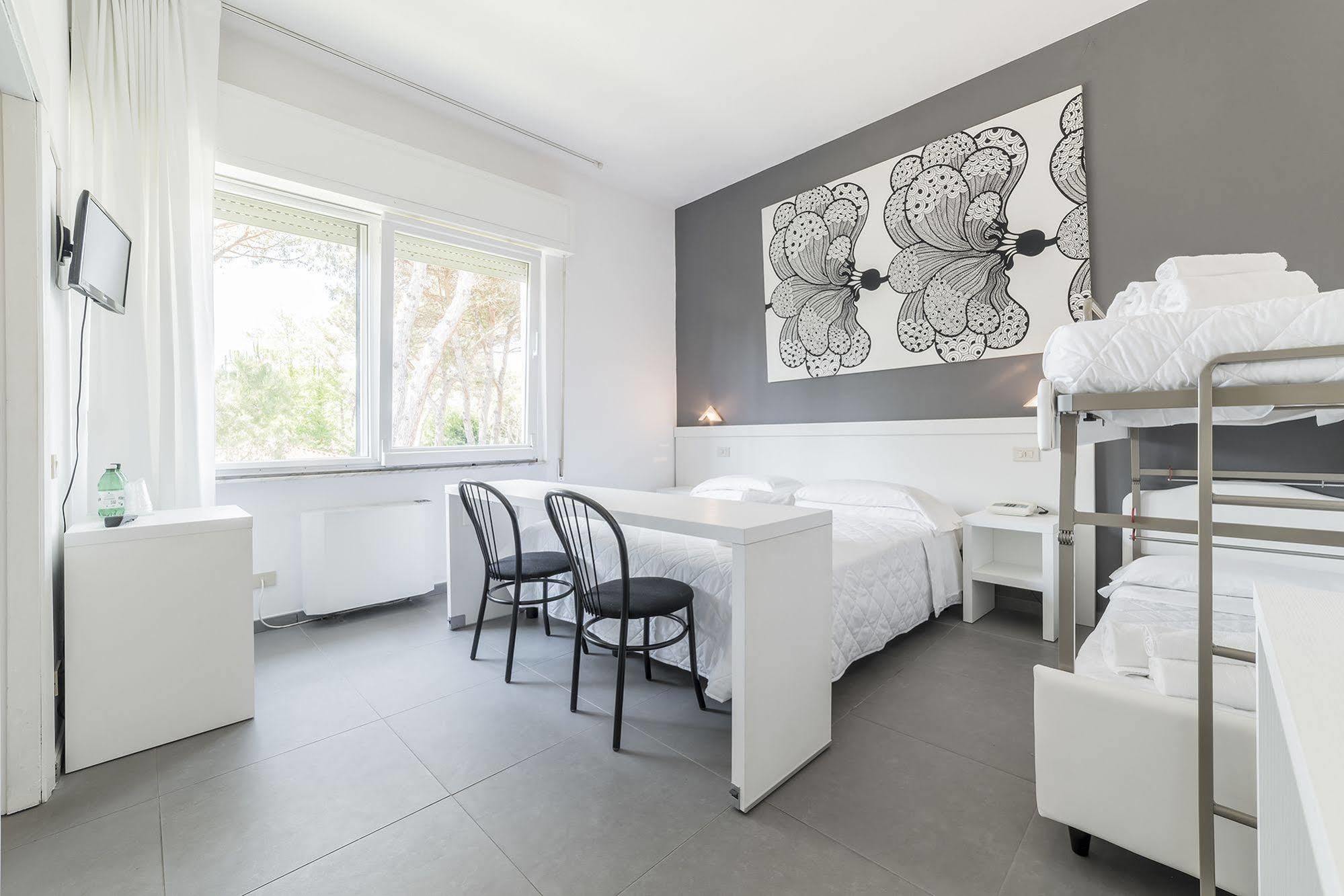 Hotel La Bussola Marina di Massa Ngoại thất bức ảnh