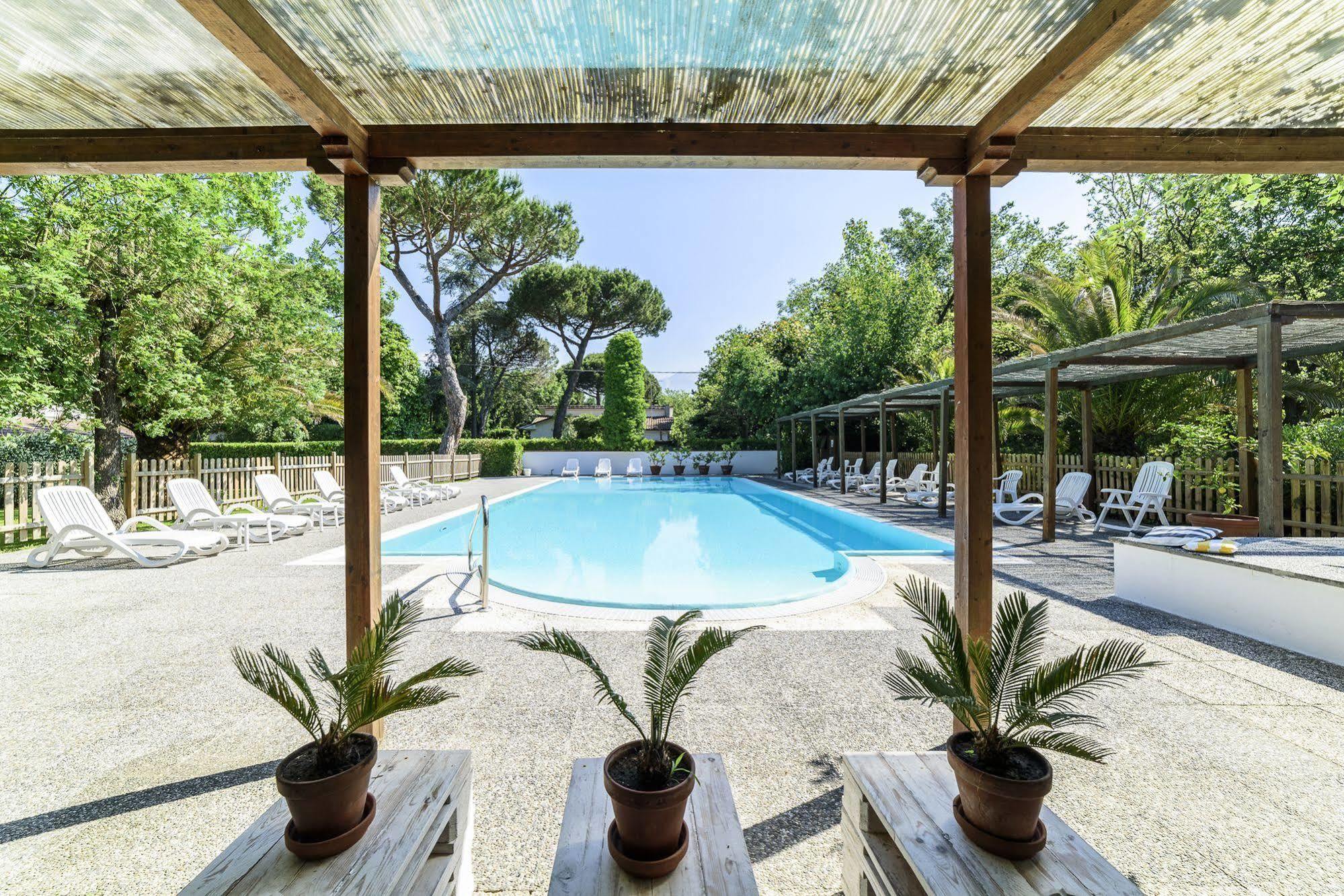 Hotel La Bussola Marina di Massa Ngoại thất bức ảnh